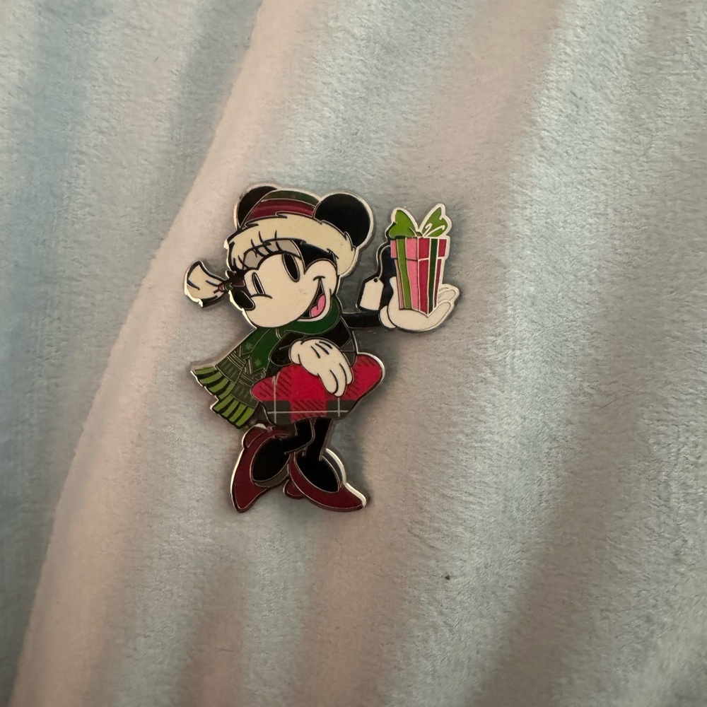Disney Parks Minnie Mouse Holiday Pin
